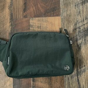 lululemon Dark Green Everywhere Belt Bag 1L Women’s
